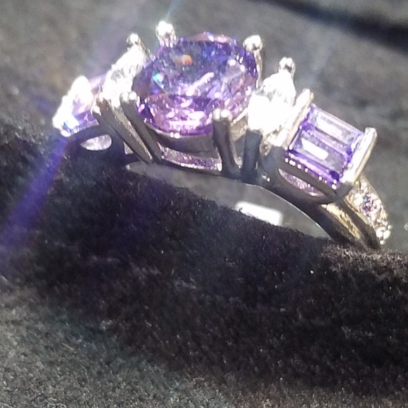 Jewelry - Beautiful amethyst and cz ring